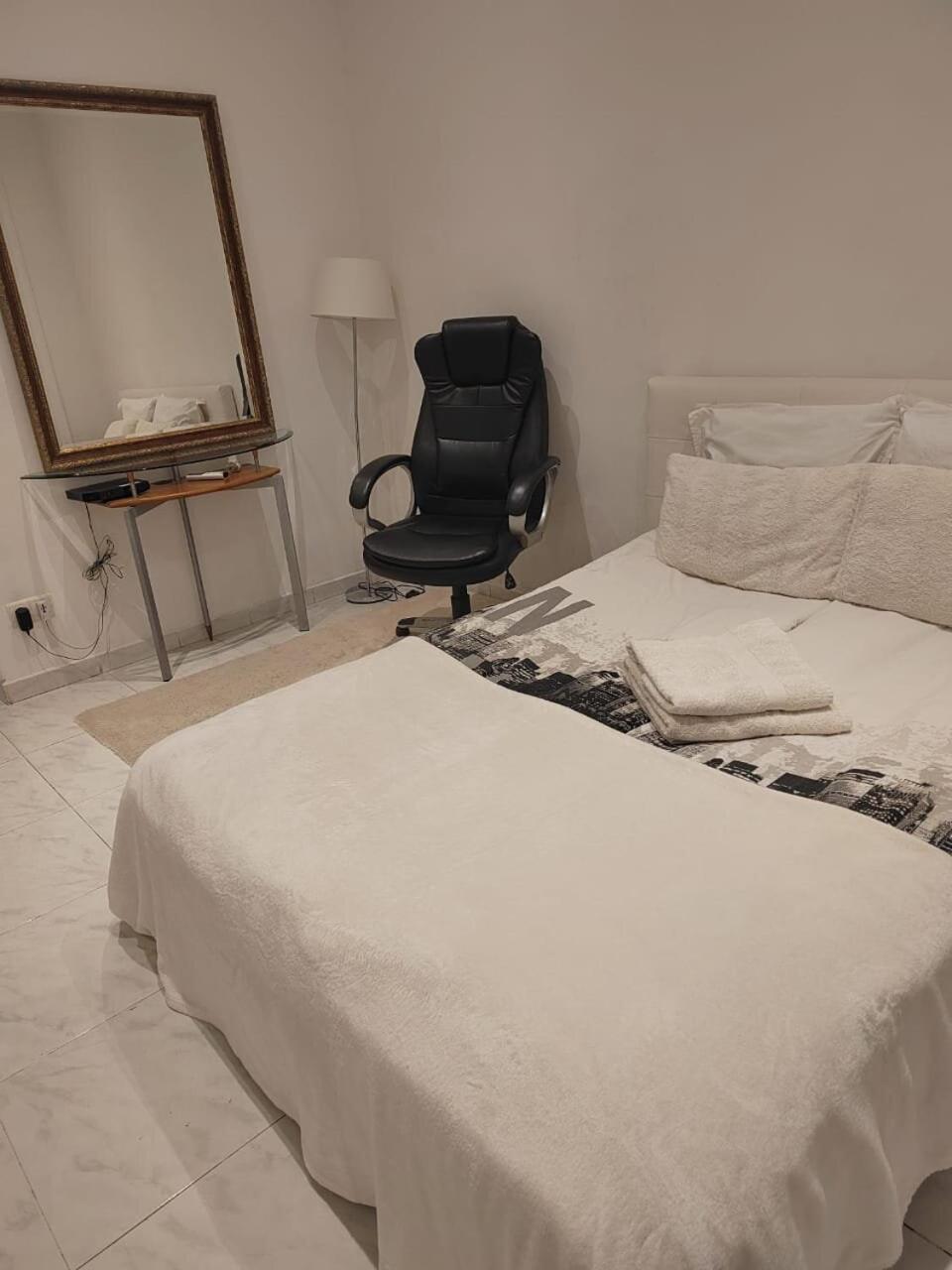 Monaco Studio #3 With Private Patio بوزولي المظهر الخارجي الصورة